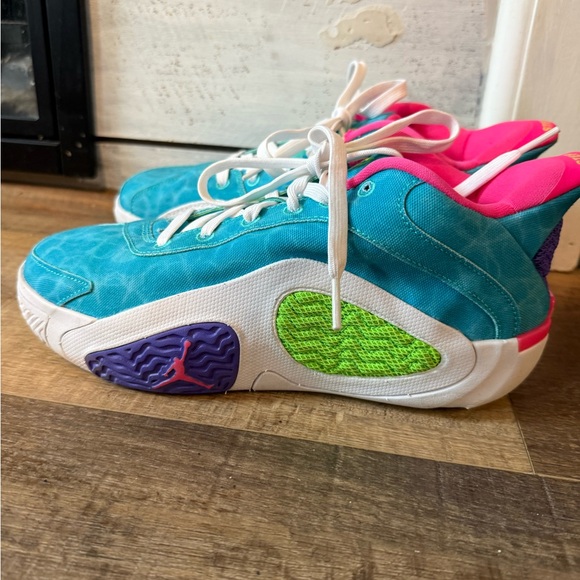 Nike Kids JT b-ball Sneakers in Teal, Pink, and Green - Picture 4 of 9